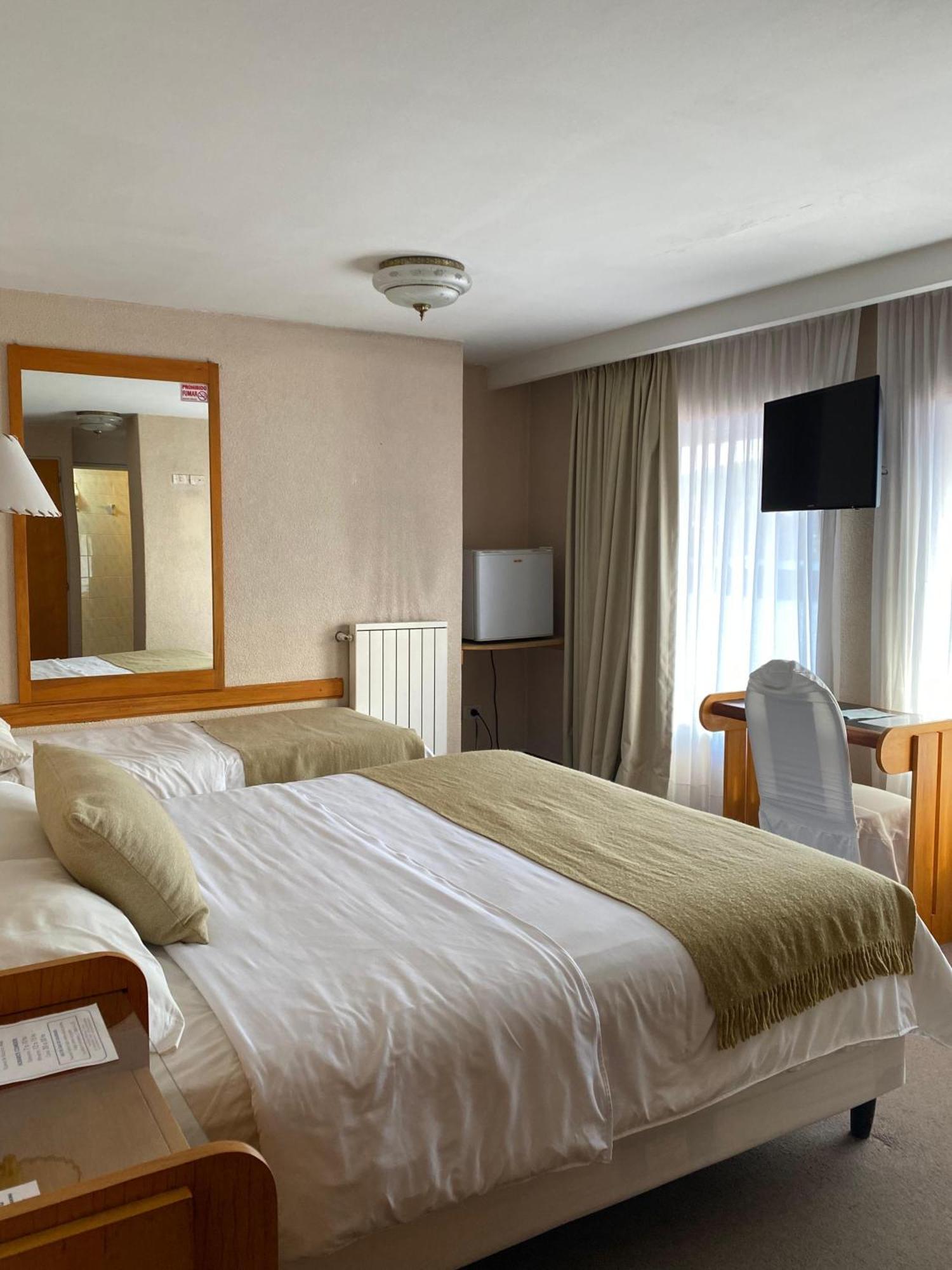 Hotel Tehuelche Ескель Екстер'єр фото
